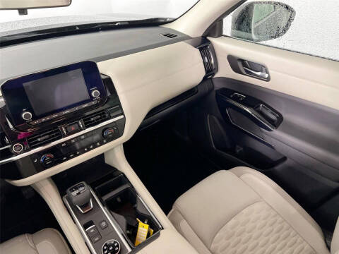 2022 Nissan Pathfinder SV