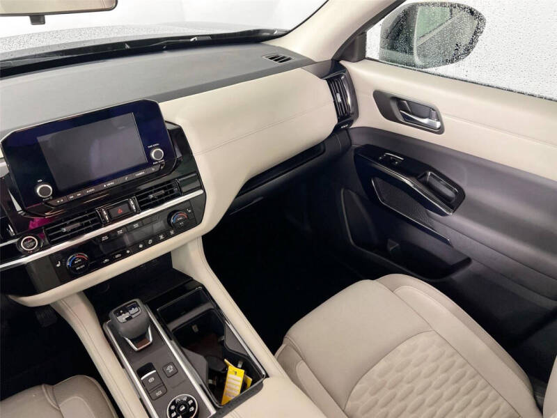 2022 Nissan Pathfinder SV