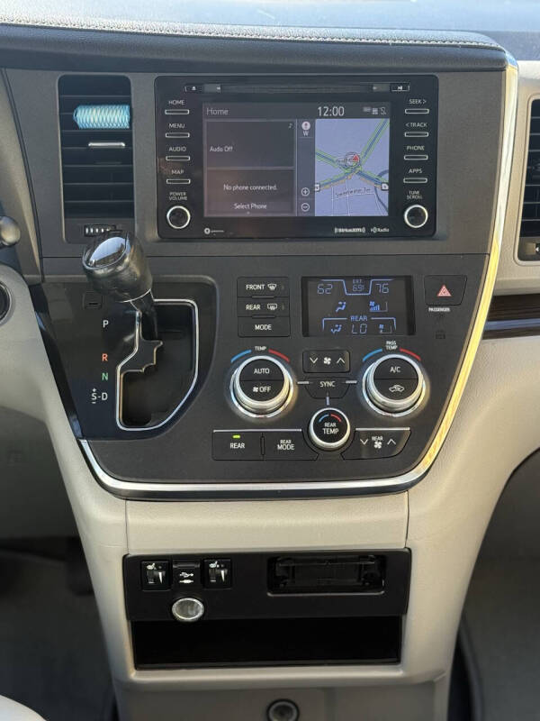 2018 Toyota Sienna XLE 8-Passenger