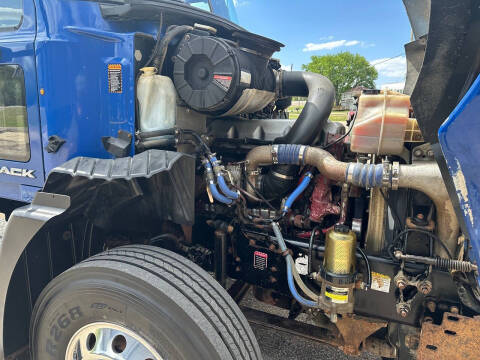 2011 Mack Pinnacle