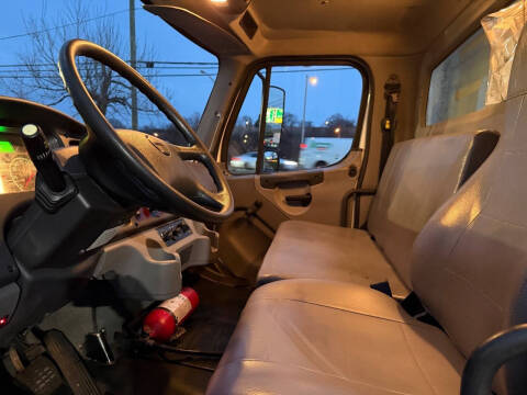 2019 Freightliner M2 106