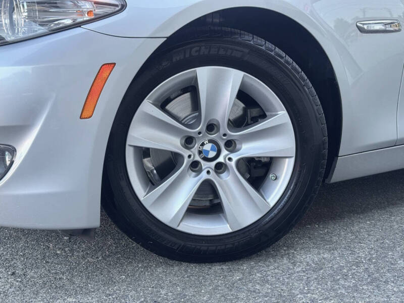 2011 BMW 5 Series 528i