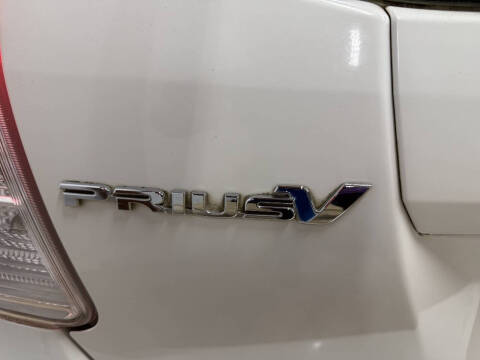 2015 Toyota Prius v Three
