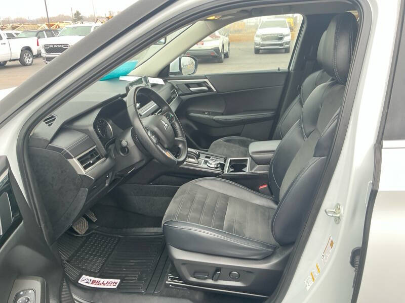 2024 Mitsubishi Outlander SE