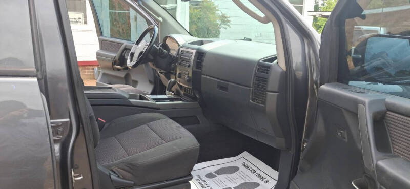 2011 Nissan Titan SV