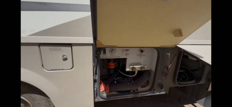 2003 Winnebago Adventurer