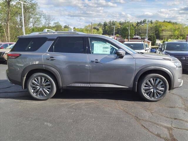 2024 Nissan Pathfinder SL