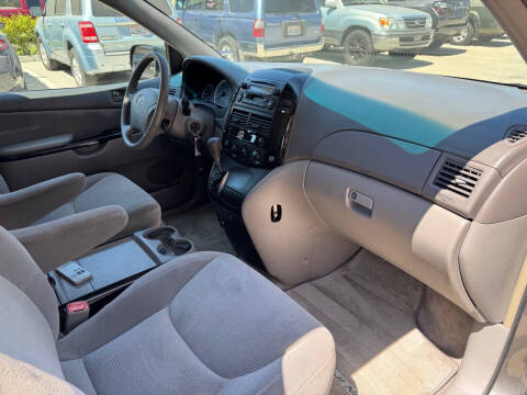 2005 Toyota Sienna LE 7 Passenger