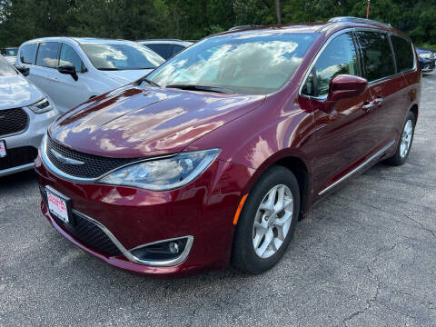 2020 Chrysler Pacifica for sale at Louisburg Garage, Inc. in Cuba City WI