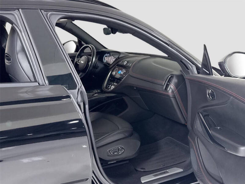 2021 Aston Martin DBX