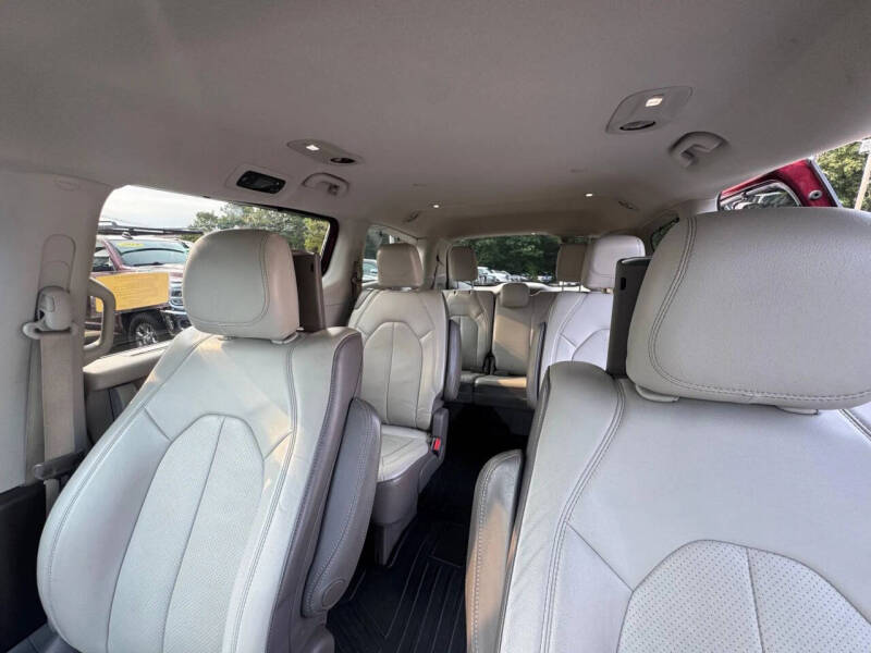 2017 Chrysler Pacifica Touring-L Plus