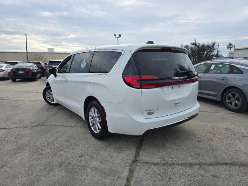 2024 Chrysler Pacifica Touring