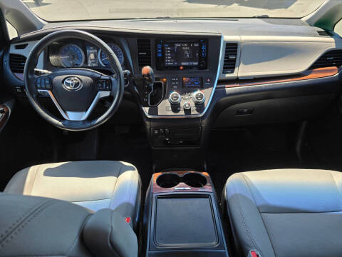 2017 Toyota Sienna Limited Premium 7-Passenger
