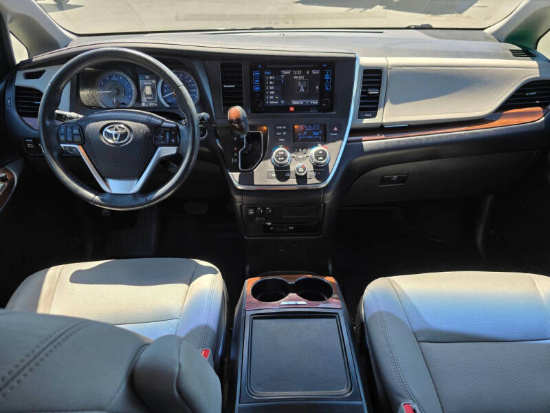 2017 Toyota Sienna Limited Premium 7-Passenger