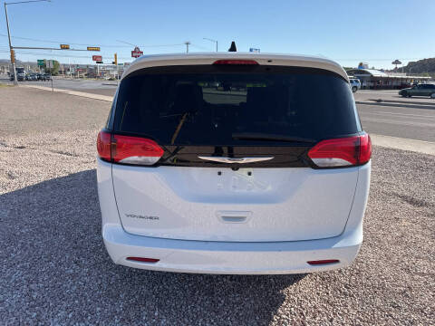 2023 Chrysler Voyager LX