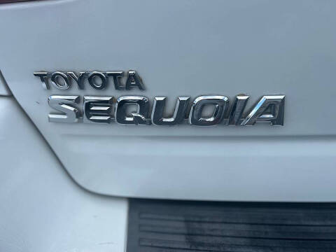 2005 Toyota Sequoia SR5