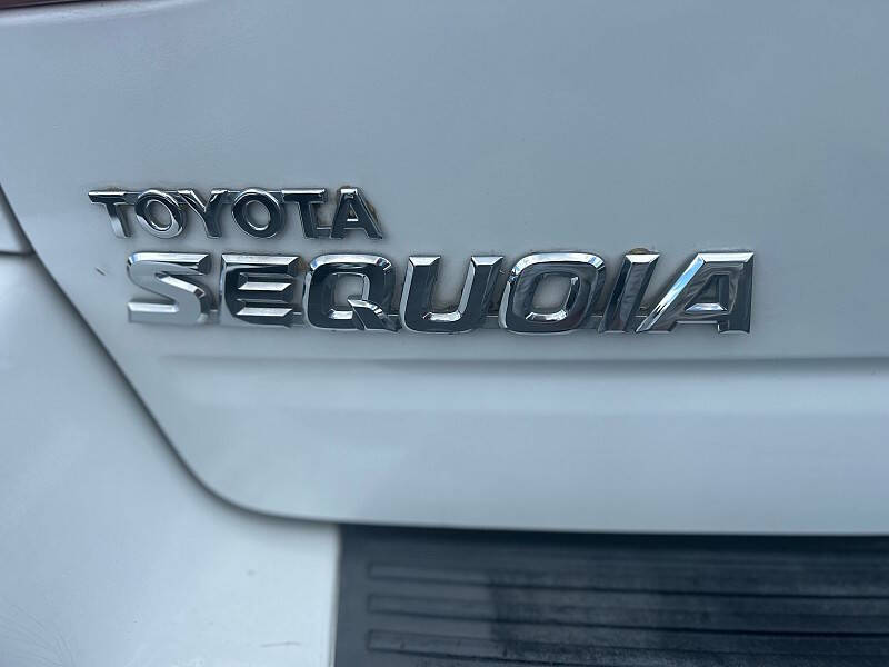 2005 Toyota Sequoia SR5