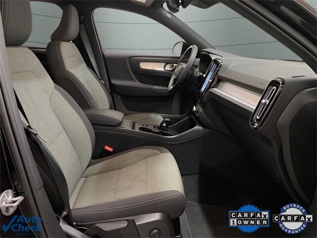 2025 Volvo XC40 B5 Core Bright Theme