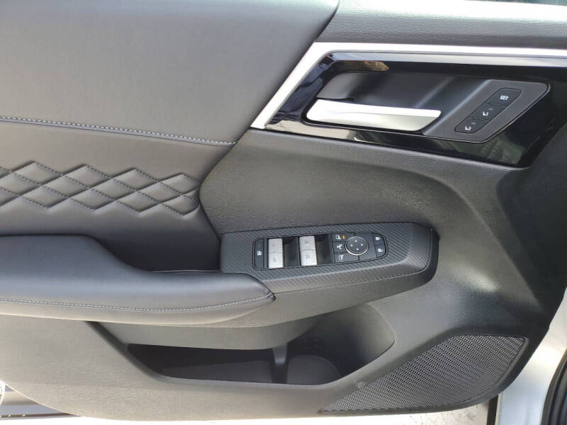 2025 Mitsubishi Outlander PHEV SEL Black Edition