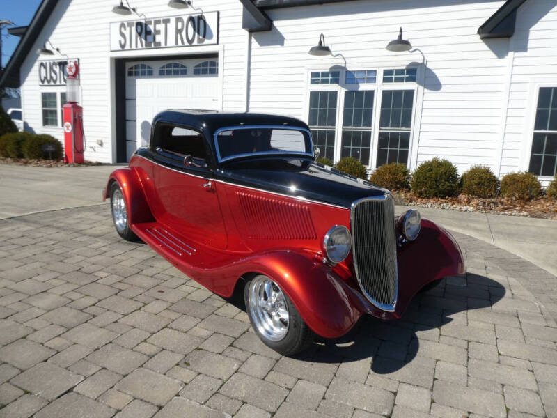 1933 Ford Custom Deluxe