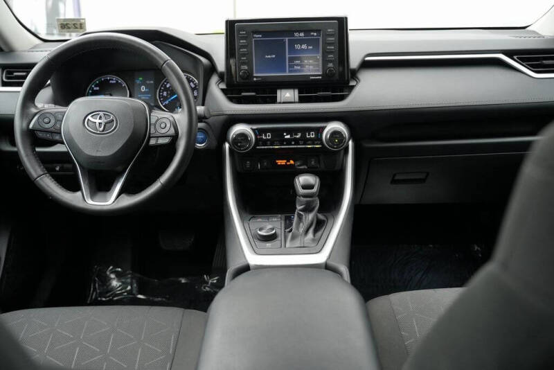 2021 Toyota RAV4 Hybrid XLE