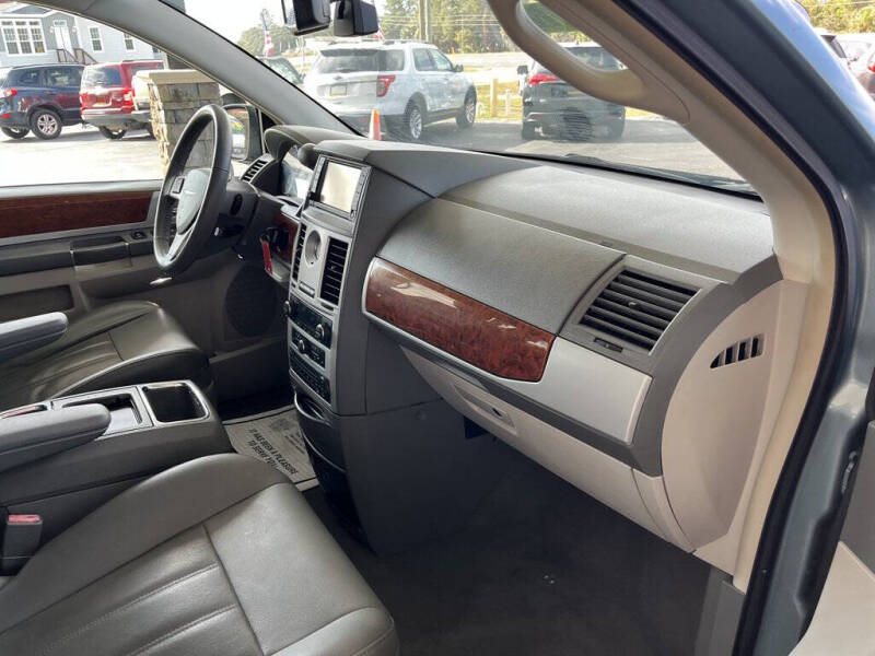 2009 Chrysler Town and Country Touring