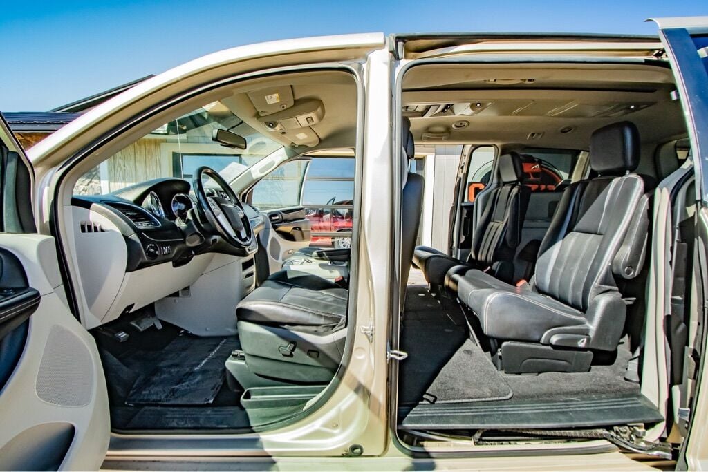2014 Chrysler Town and Country 73