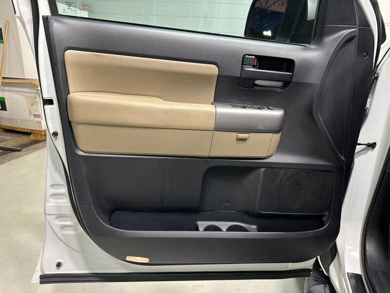 2016 Toyota Sequoia SR5