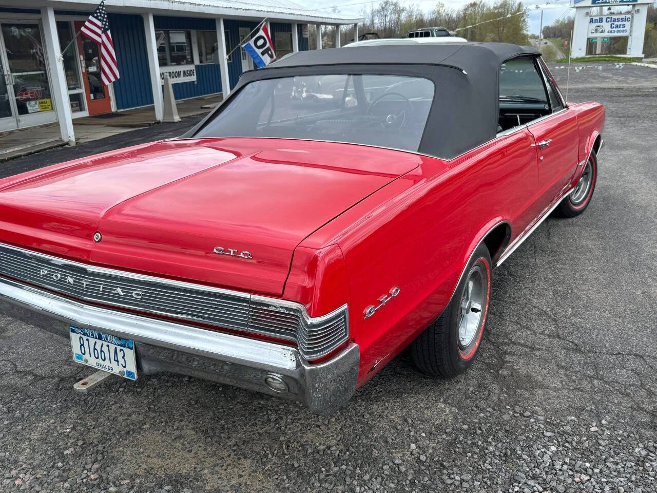 1965 Pontiac GTO 18