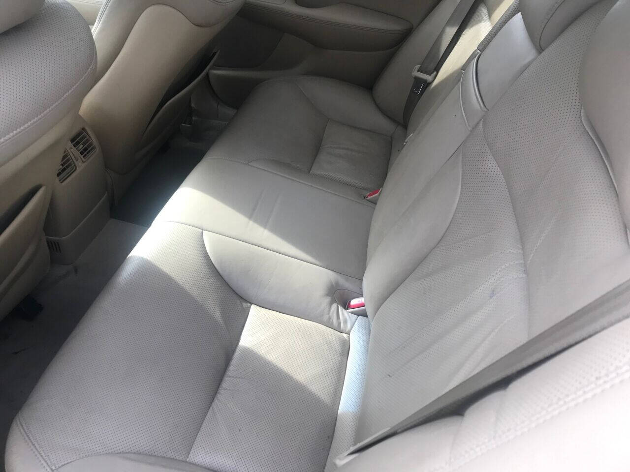 White 2005 Lexus ES 330 Base 4dr Sedan 11