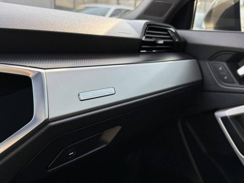 2021 Audi Q3 quattro Premium 40 TFSI