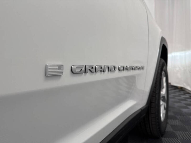 2025 Jeep Grand Cherokee Laredo