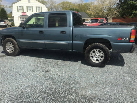 2006 GMC Sierra 1500 for sale at LAURINBURG AUTO SALES in Laurinburg NC