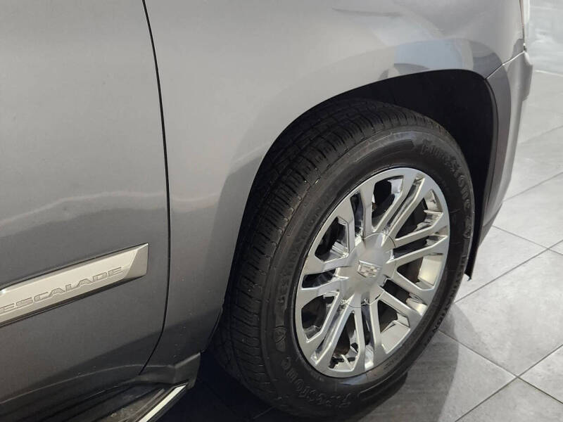 2016 Cadillac Escalade Standard