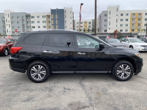 2017 Nissan Pathfinder SV