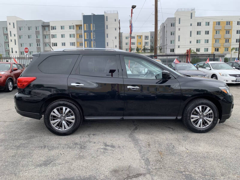 2017 Nissan Pathfinder SV