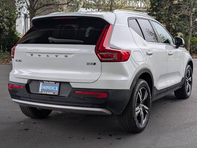 2025 Volvo XC40 B5 Core Bright Theme