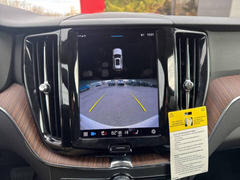 2022 Volvo XC60 B5 Momentum