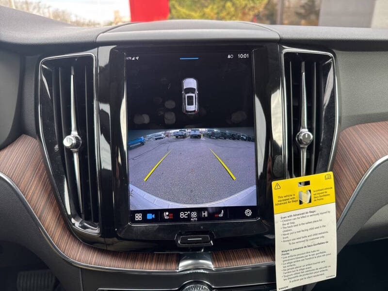 2022 Volvo XC60 B5 Momentum