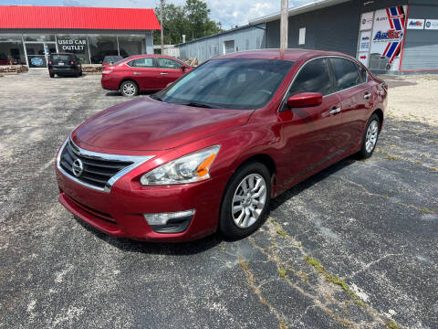 2015 Nissan Altima for sale at Used Car Outlet in Bloomington IL