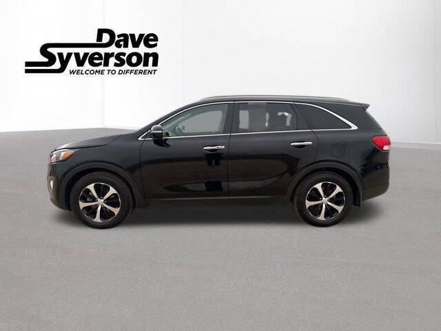 Used 2017 Kia Sorento EX with VIN 5XYPH4A54HG196913 for sale in Albert Lea, Minnesota