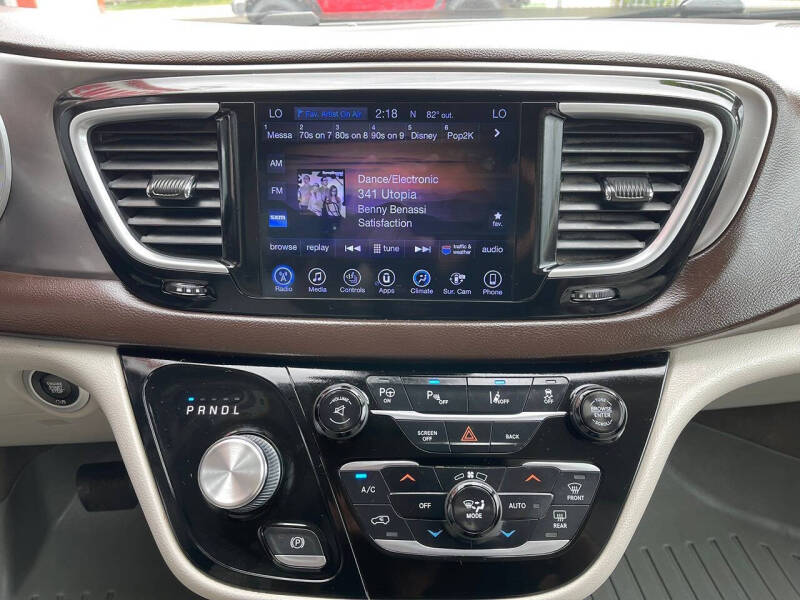 2017 Chrysler Pacifica Touring-L Plus