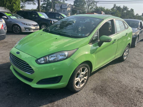 2014 Ford Fiesta SE Photo