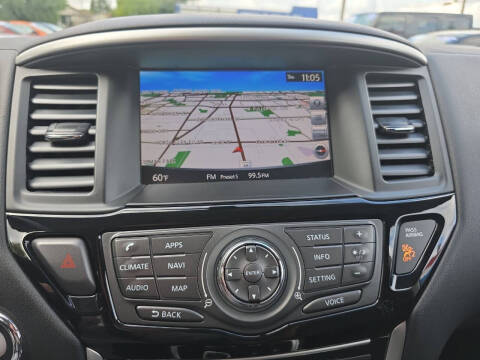 2017 Nissan Pathfinder SV