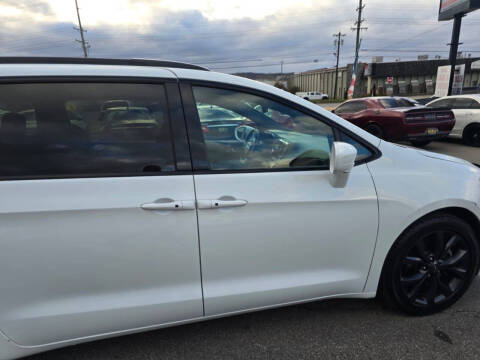 2020 Chrysler Pacifica Touring