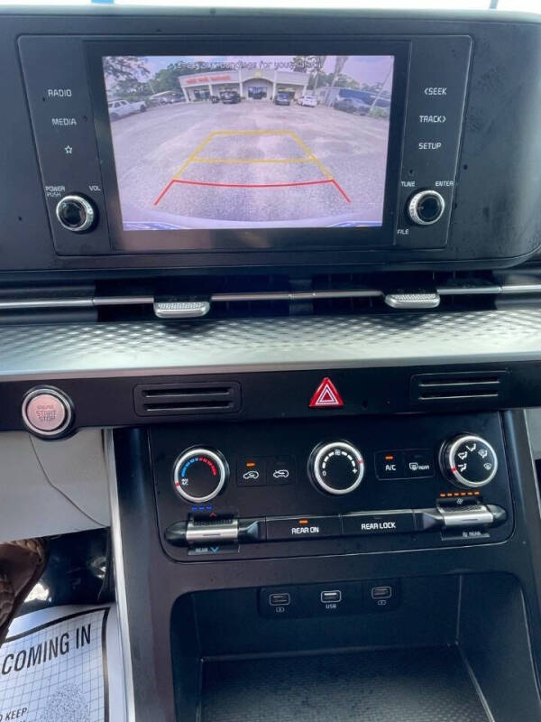 2022 Kia Carnival LX