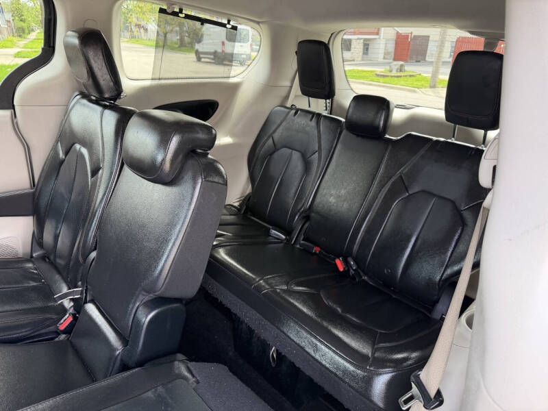 2017 Chrysler Pacifica Touring-L Plus
