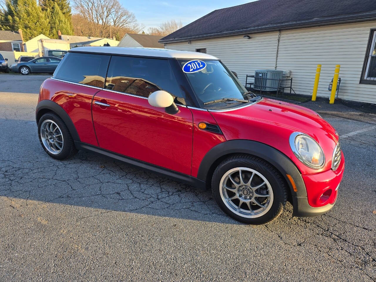 2012 MINI Cooper Hardtop for sale at QUEENSGATE AUTO SALES in York, PA