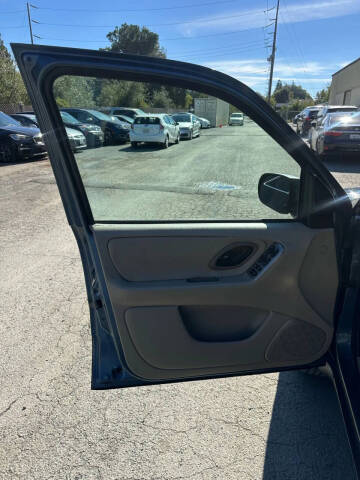 2005 Ford Escape XLT