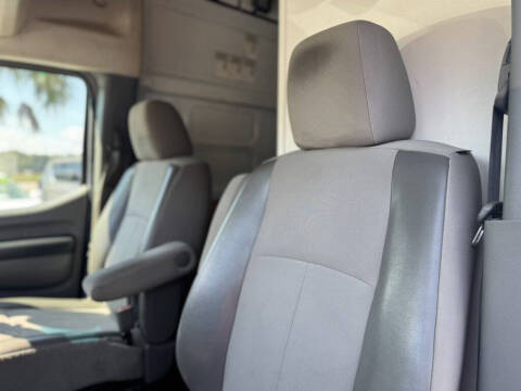 2014 Nissan NV 2500 HD SV